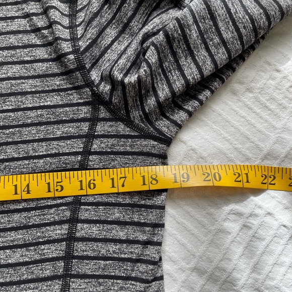 Lululemon Men long sleeve 1/4 zip shirt striped heathered black Medium - Picture 7 of 8